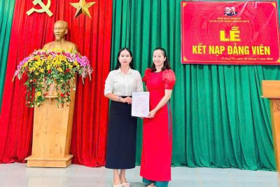 CHI BỘ TRƯỜNG MẦM NON HỌA MI, XÃ KRÔNG NÔ, TỈNH LÂM ĐỒNG TỔ CHỨC LỄ KẾT NẠP ĐẢNG VIÊN