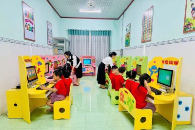 Các bé Trường MN Hoạ Mi làm quen với Ngoại ngữ- Tin học