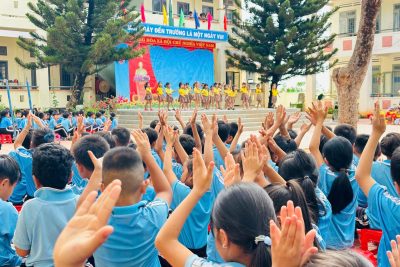TRƯỜNG MN HỌA MI THAM QUAN TRƯỜNG TIỂU HỌC